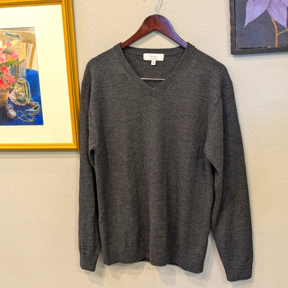 3/$15 Turnbury Merino Wool V-Neck Sweater size Medium dark heather grey